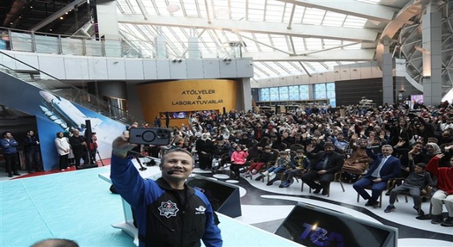 Alper Gezeravcı, ilk gençlik buluşmasını Konya Bilim Merkezi’nde yaptı