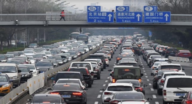 Beijing, yeşil enerjili araç plaka kotasını 70 bine çıkardı