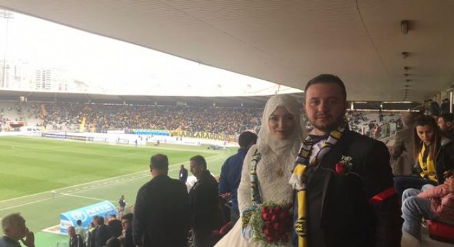 Düğünden önce tribüne koştular