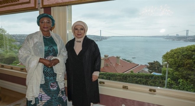 Emine Erdoğan, Nijerya Devlet Başkanı nın eşi Oluremi Tinubu ile görüştü