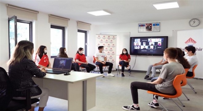 Yapay zekayla sınava hazırlanan 23 Bahçeşehir Koleji öğrencisi LGS’de birincilik getirdi