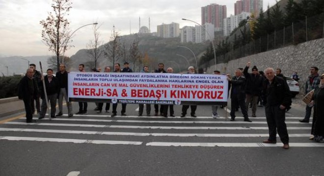 Yolu kapatıp durak istediler