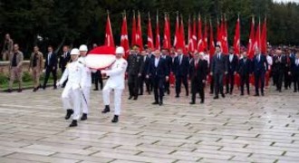 Bakan Osman Aşkın Bak ve Gençlerden Anıtkabir’e 19 Mayıs Ziyareti