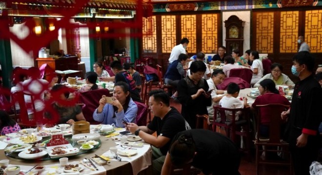 Çin’de yemek israf edenler ve aşırı gıda tüketimini teşvik edenlere ceza verilecek